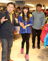 组图：f(x)宋茜便装出席签名会笑容娇美