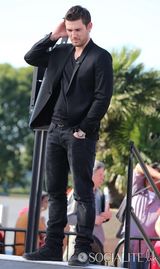 组图：亚历克斯-帕蒂弗现身天使城 显阳光酷帅