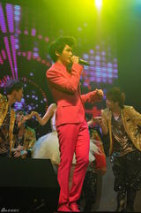 组图：李炜Vee Live首唱会为歌迷圆梦