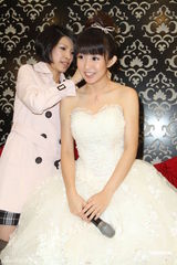 组图：郭书瑶征选MV男主角 白婚纱亮相纯洁美丽