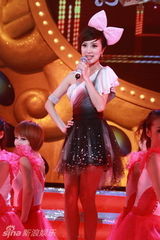 幻灯图：《华人大综艺》首期 成龙率众“南北腔调”