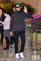 组图：CNBLUE与FT等赴日开唱亮相机场