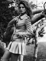 高清组图：44岁辛迪-克劳馥登封面 魅力依旧