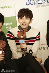 组图：SJ在线对话粉丝预热个唱 帅酷搞怪爆料