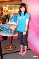 组图：廖碧儿撩发回应整容 古天乐病情恶化急需手术