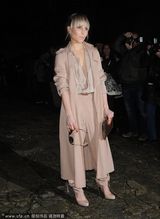 组图：秀场群星闪耀 蕾哈娜刘诗诗张辛苑齐斗艳