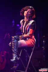 组图：Lara梁心颐自组公司 献歌谢周杰伦栽培