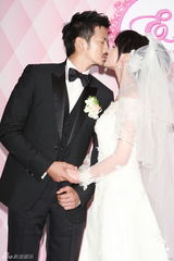 组图：台湾艺人戴君竹黄怀晨结婚林心如送祝福