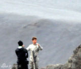 组图：阿汤哥冰岛独自拍戏戒指仍未摘