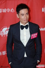 组图：陈豪称爱妻发烧入院 佘诗曼吴卓羲不来电