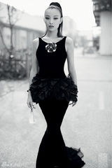 组图：倪妮登英国杂志封面 眼神魅惑气质淡雅