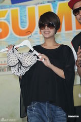 组图：杨丞琳展现Rap功力 获得热狗盛赞