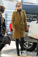 组图：少时Tiffany侑利为赴米兰帅气亮相机场