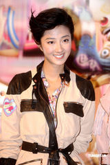 幻灯图集：乐基儿熊黛林等名模为服饰发布会走秀