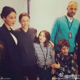 组图：王菲亮相巴黎时装秀 粉丝围观气场足