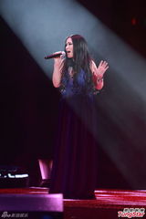 组图：甄妮等红馆开唱 潘美辰唱情歌疑示爱