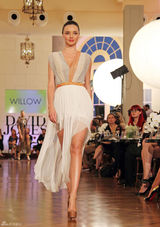 高清组图：辣妈超模米兰达-可儿现身悉尼走秀