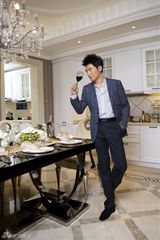 组图：任泉登时尚家封面 绅士味道品生活