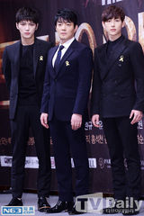 组图：韩剧《Triangle》金在中林时完成兄弟