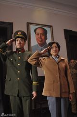 组图：《养母》即将落幕 王雅捷跨度大表演受赞