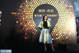 组图：刘云(刘芸)优雅亮相时装秀 任评委支持本土设计