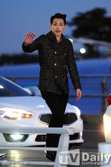 组图：韩星Rain飞LA备战好莱坞新片亮相机场