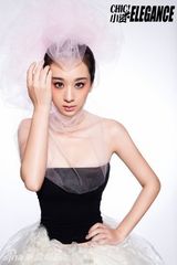 组图：穆婷婷写真秀性感身材 香肩锁骨优雅迷人