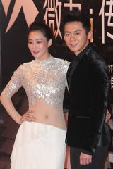组图：2012新浪微博之夜红毯-情侣档李晨张馨予