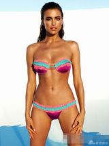 组图：C罗女友伊莉娜豪乳热辣 撅翘臀喷血性感