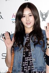 组图：李孝利孔孝真等众韩星盛装助阵大型时装秀