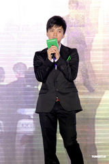 高清图：李冰冰出席环保颁奖典礼 拒绝接收采访