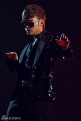 组图：焦恩俊首张专辑《文森特先生》封面曝光