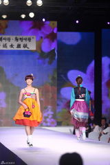 高清组图：KARA与Rainbow等参加韩服秀 展现古典美