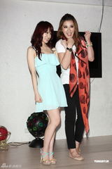 组图：小祯出席情感作家活动 与老公有转机