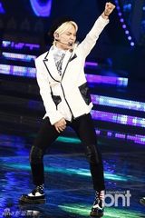 组图：2013韩国小姐决选上演泳装秀 SHINee助兴