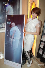 组图：杨丞琳香港会粉丝 预告年底进驻红馆