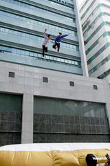 组图：郑嘉颖生日“坠楼” 女友佘施曼贴心送祝福 