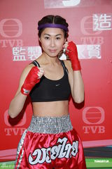 组图：《拳王》记者会 郑嘉颖黄浩然裸上身秀肌肉