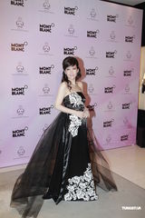 组图：周慧敏赞老公细心体贴 诸葛梓岐望生龙宝宝