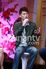 组图：笑傲江湖见面会 霍建华感慨与乔恩再合作