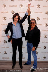 高清图：乔治-克鲁尼女友透视装亮相 拉法莉秀性感