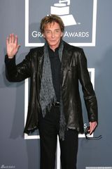 高清图：格莱美红毯 巴瑞-马尼洛酷劲皮装风头正劲