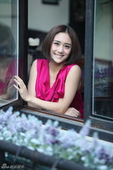 组图：刘芸杂志写真温婉优雅