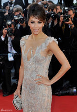 高清组图：伊娃-朗格利亚长裙亮相戛纳红毯