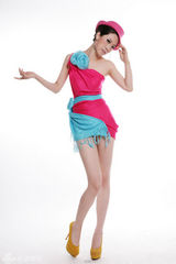 组图：芙蓉姐姐夏日写真 薄纱裹玉体露美腿