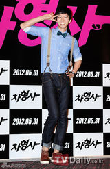 组图：姜至奂成宥利《车刑警》试映