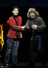 组图：新版《白毛女》首演 谭晶获王昆高度肯定