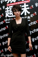 组图：海清张靓颖周冬雨冯绍峰等齐聚杂志庆典