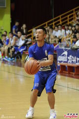 组图：余文乐篮球赛状态勇 拒回应旧爱整容传闻