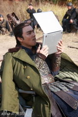 幻灯：《嫦娥》大打喜剧牌 姚笛明道情陷多角恋